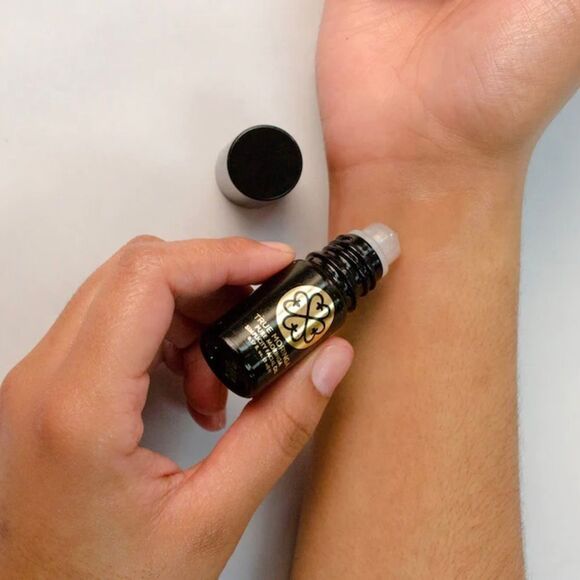 3/$20💗 True Moringa Tranquility Facial Oil Roll On - Picture 2 of 8